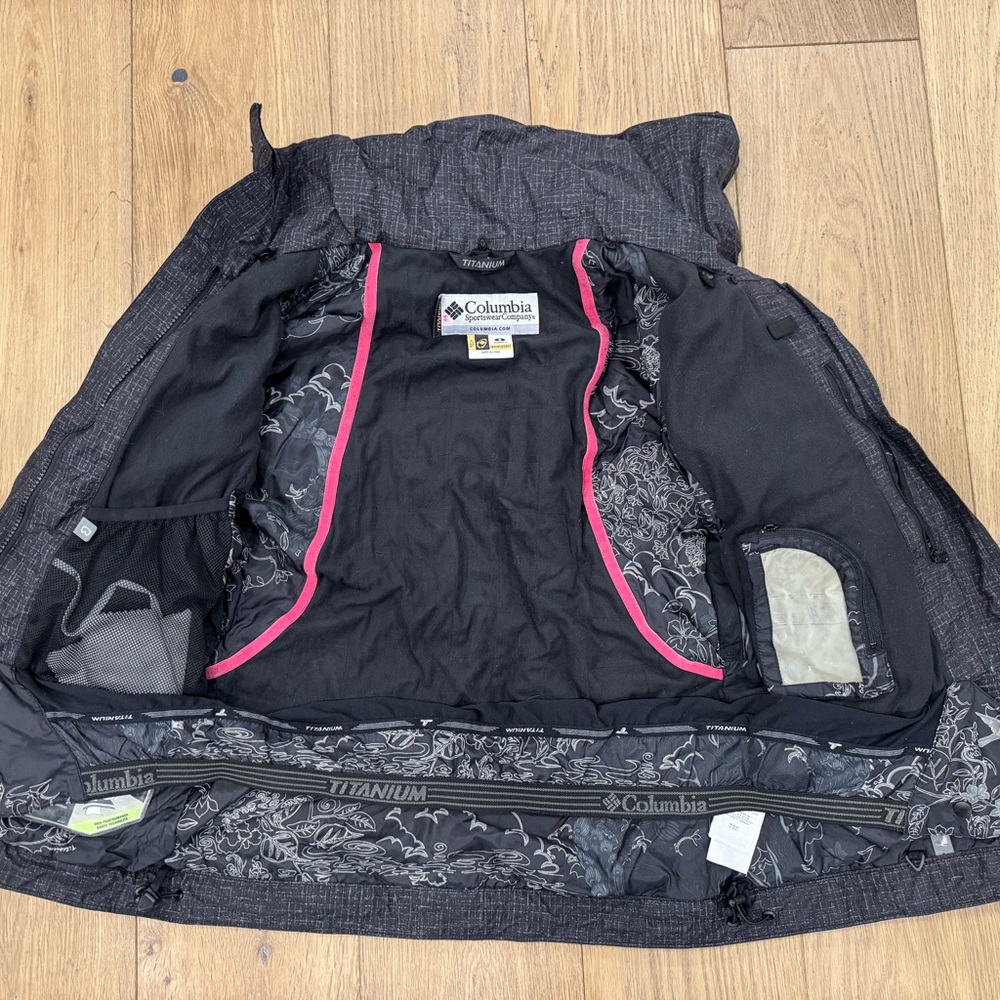Columbia Titanium Omni-Tech Women's Small Ski Jacket Black Waterproof - Picture 3 of 5